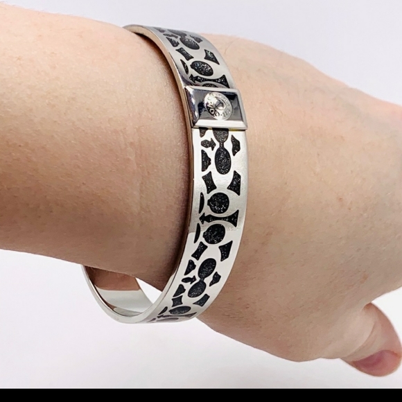 New Coach Signature C Black Glitter Shimmering Enamel Bangle Bracelet - Picture 4 of 10